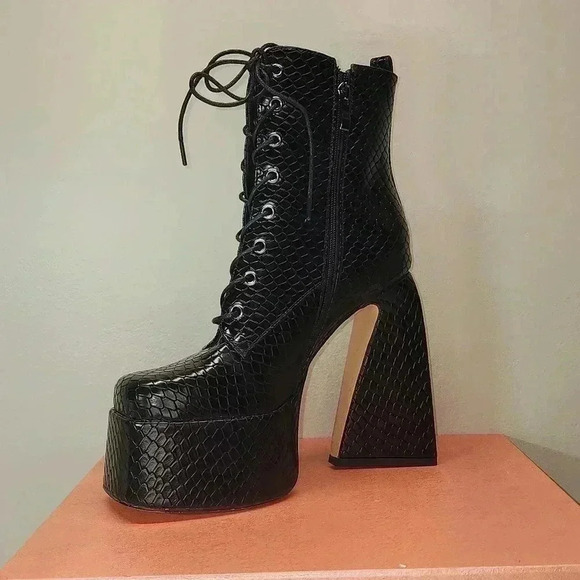 Platform black boots new with box - Picture 7 of 9